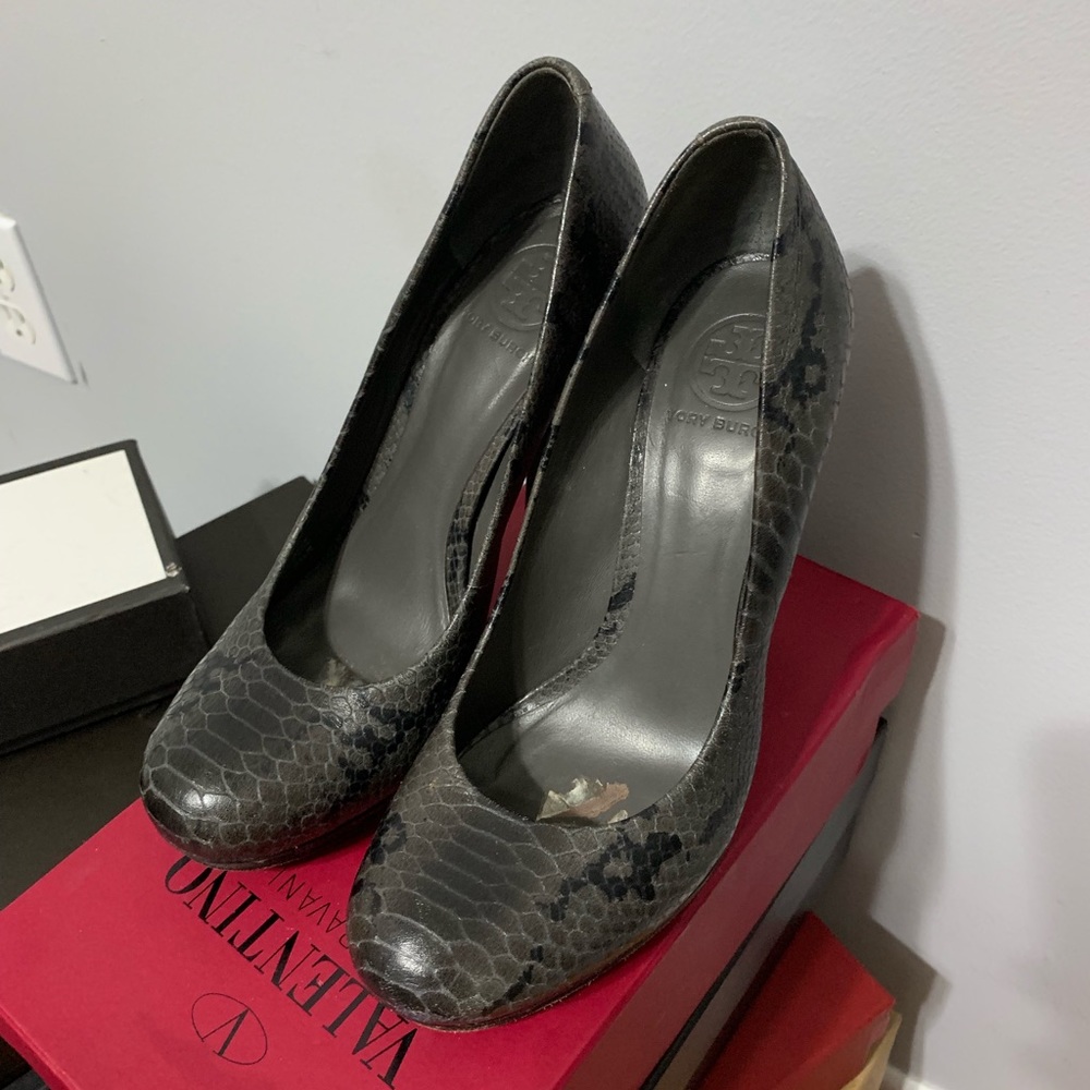 Stacked 4 The Right Person With The Walk That Talk - image 1